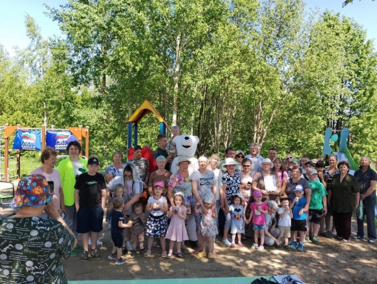 1 июня в деревне Марфино Сунженского сельского поселения состоялось открытие детской площадки "Мир детства".