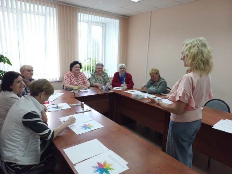 В Центрах общения старшего поколения Ивановской области проходят занятия по психологии взаимоотношений.