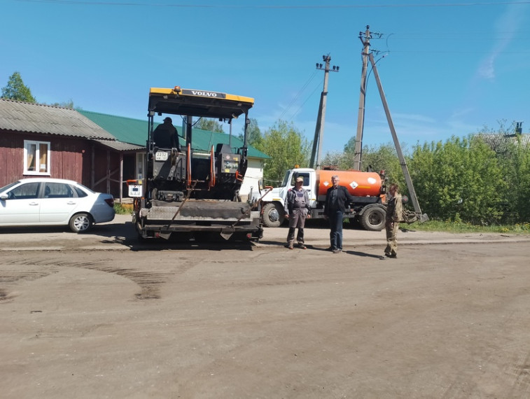 Подрядчик приступил к работам по ремонту дороги на ул.Первомайская д.Чертовищи.
